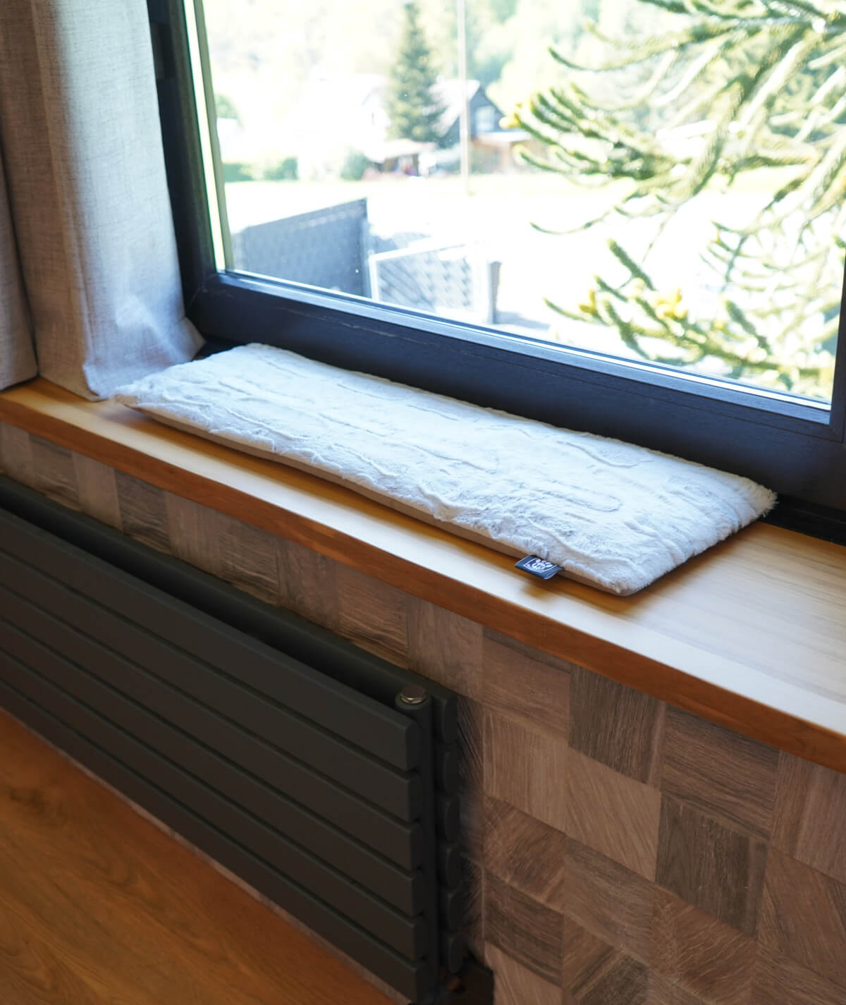 Anti-slip anchor blanket with filling
