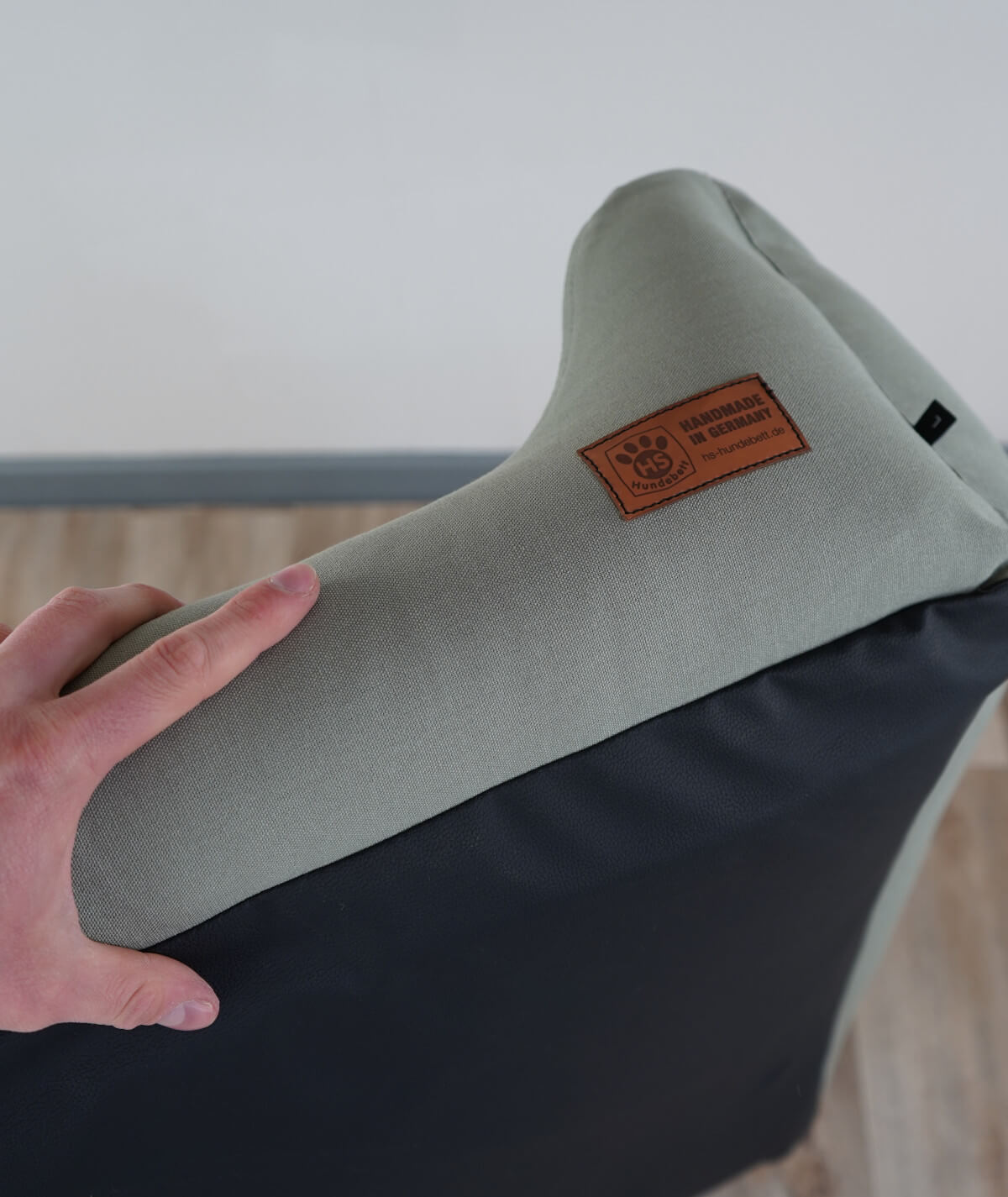 Dog bed cuddle bed deluxe cord with entry orthopedic