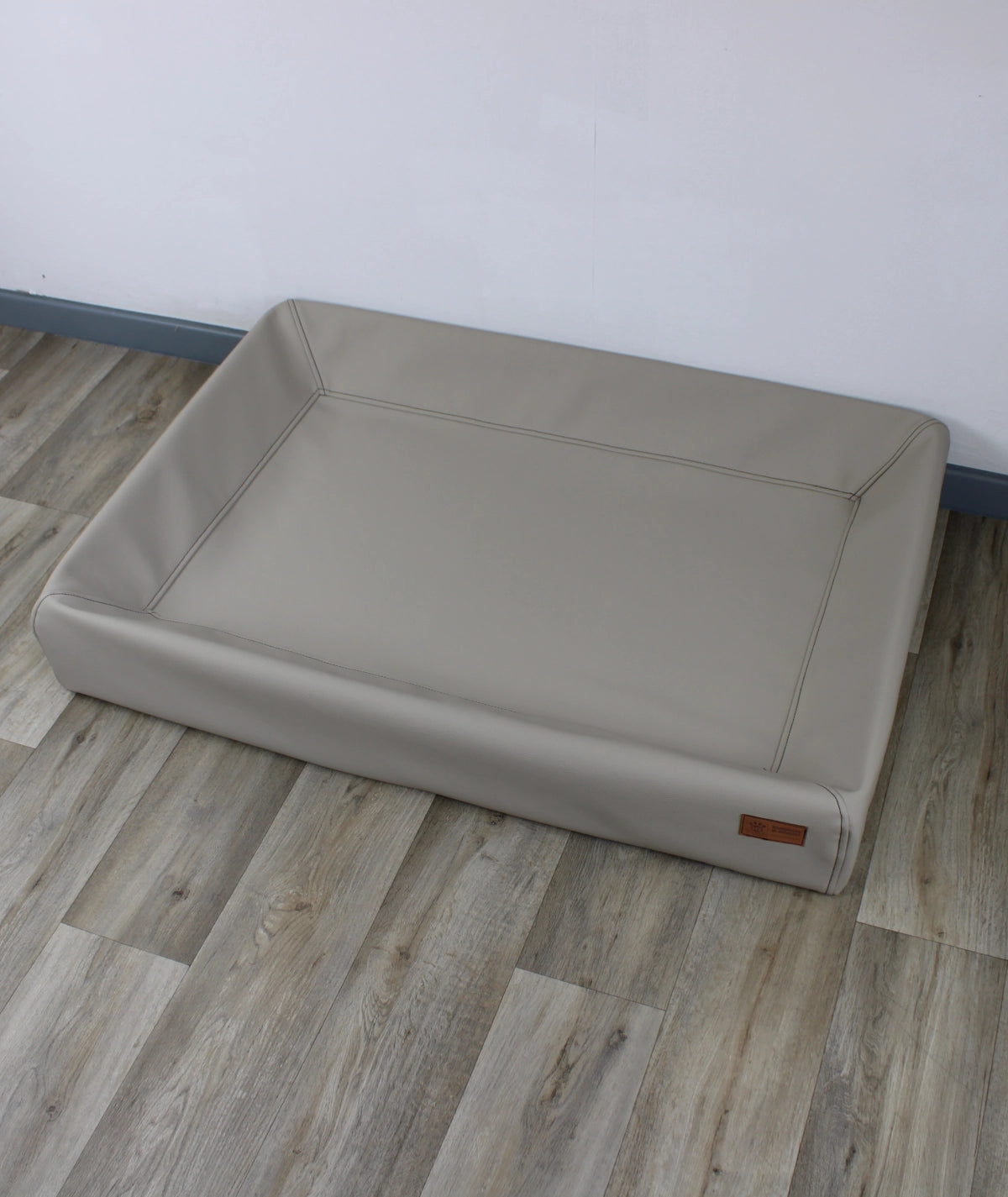 Orthopädisches Hundebett Lucy aus Kunstleder – pflegeleicht & robust