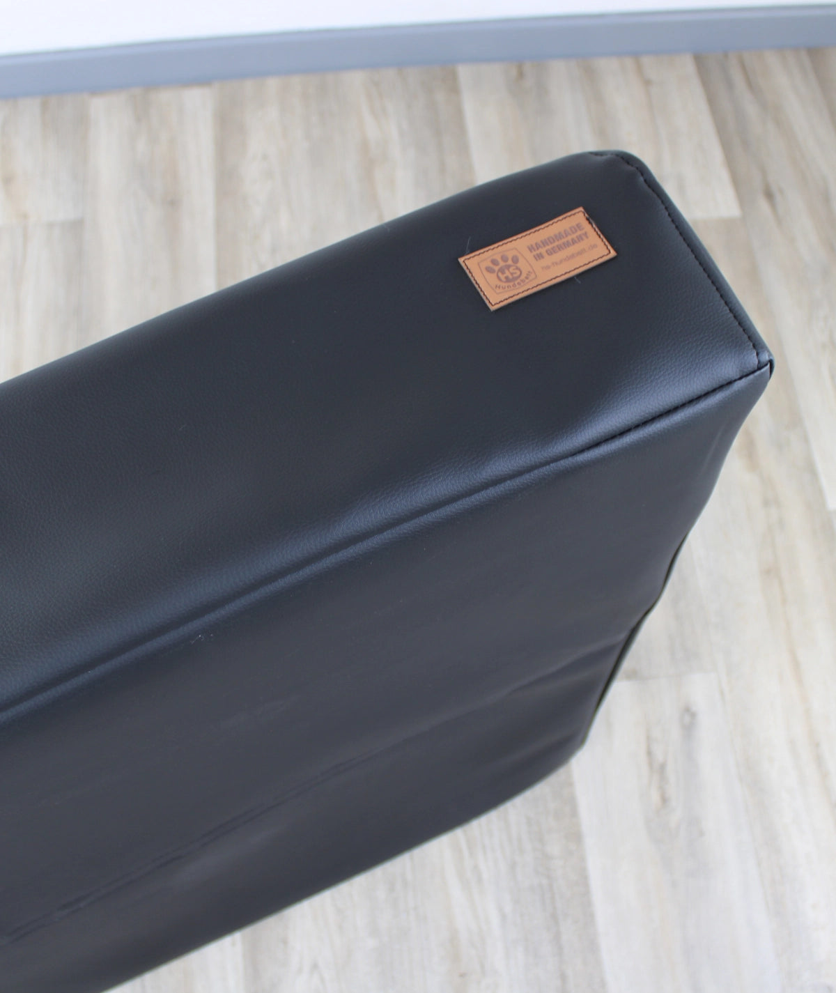 Orthopädisches Hundebett Lucy aus Kunstleder – pflegeleicht & robust