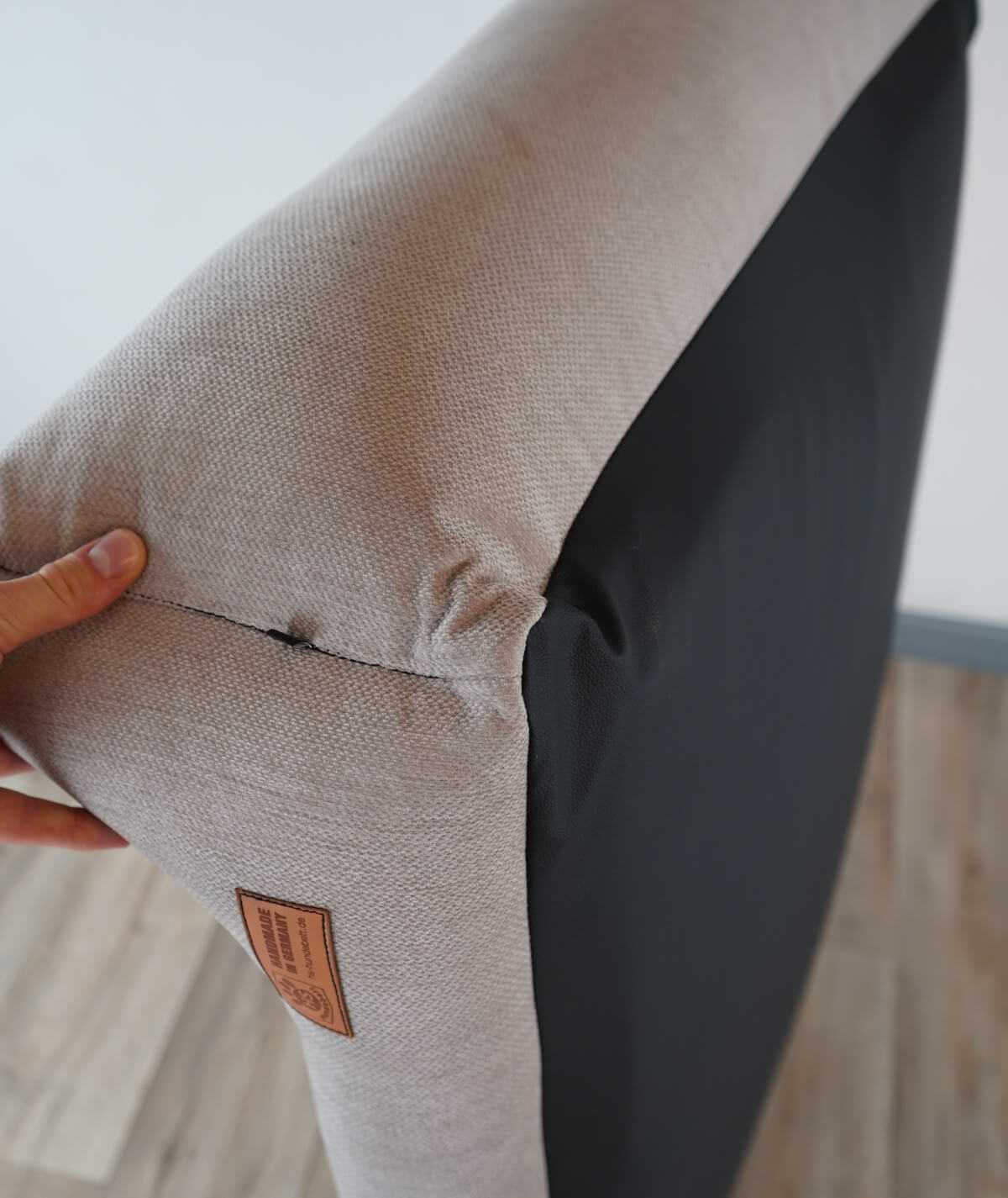 Hundebett Kuschelbett Deluxe Polsterstoff mit Einstieg orthopädisch