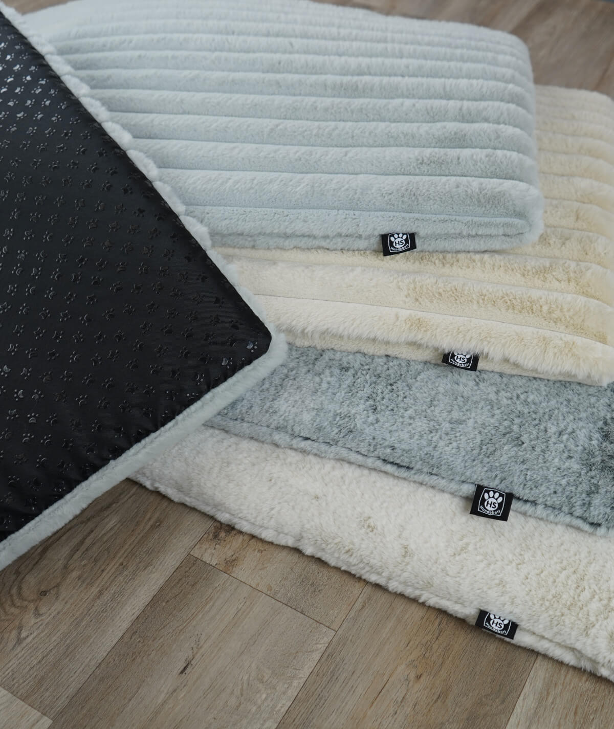 Hundedecke High Exklusiv Antirutsch mit Füllung