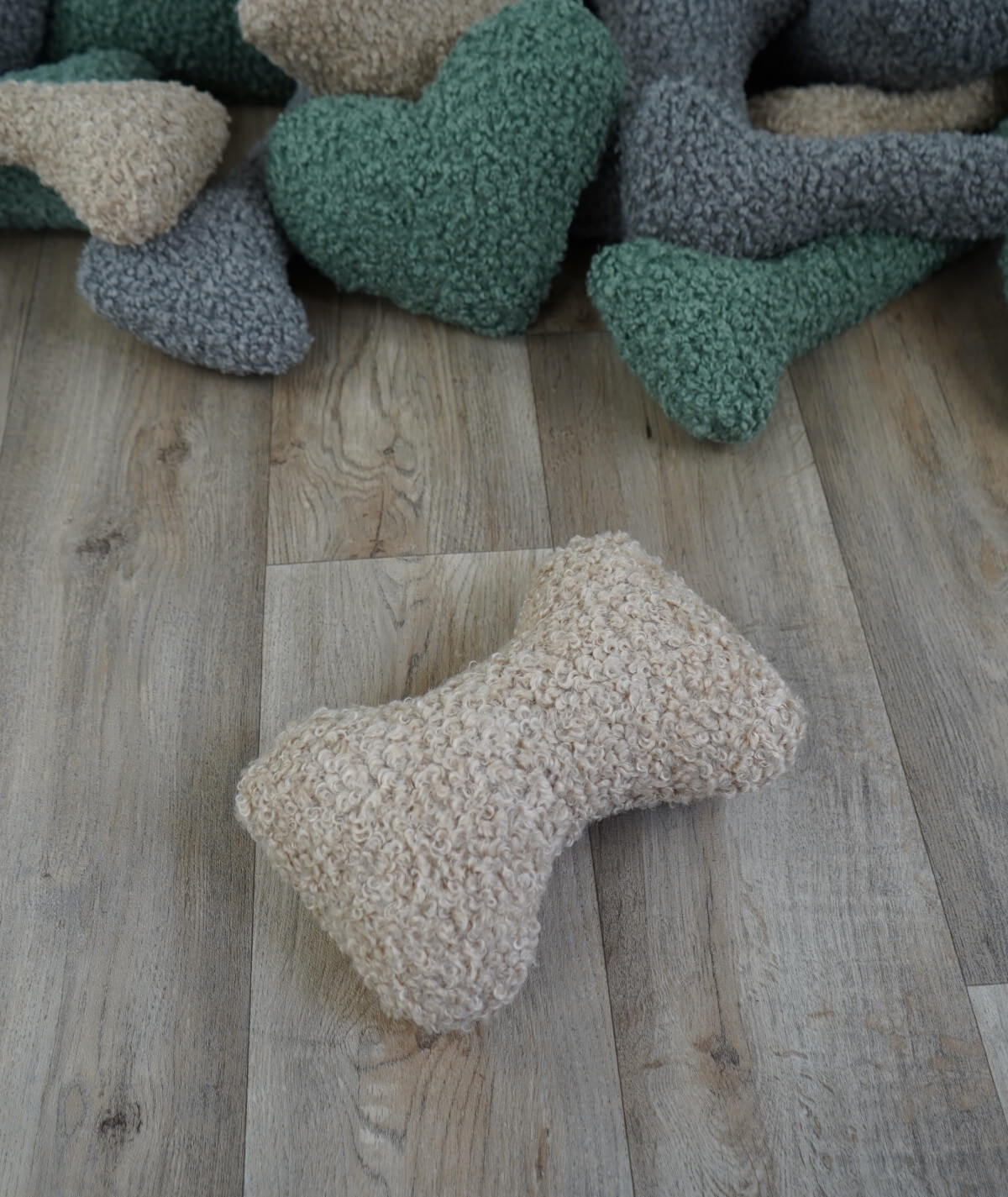 Knochen Hundespielzeug aus Teddy – robust, weich & waschbar