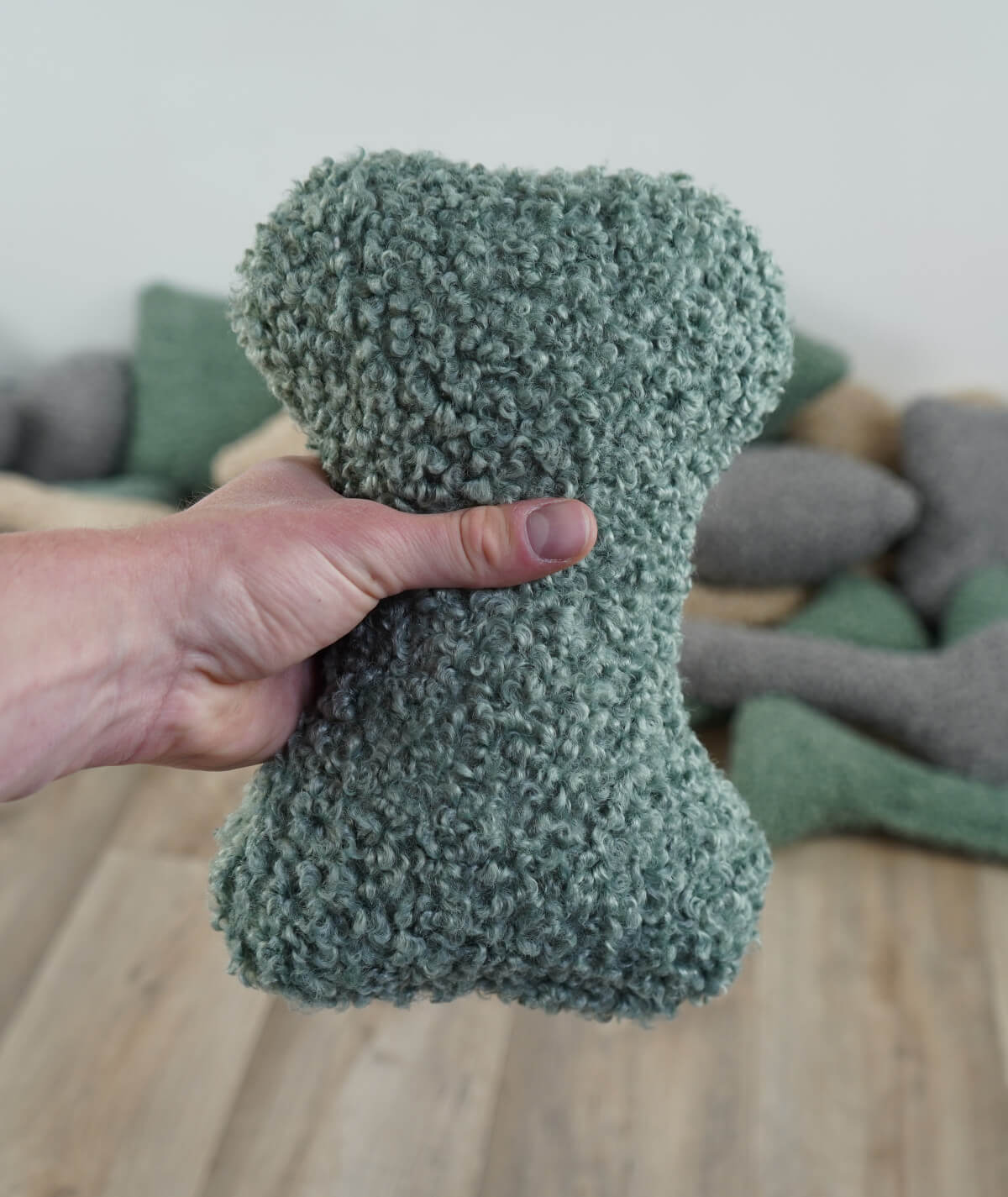 Knochen Hundespielzeug aus Teddy – robust, weich & waschbar