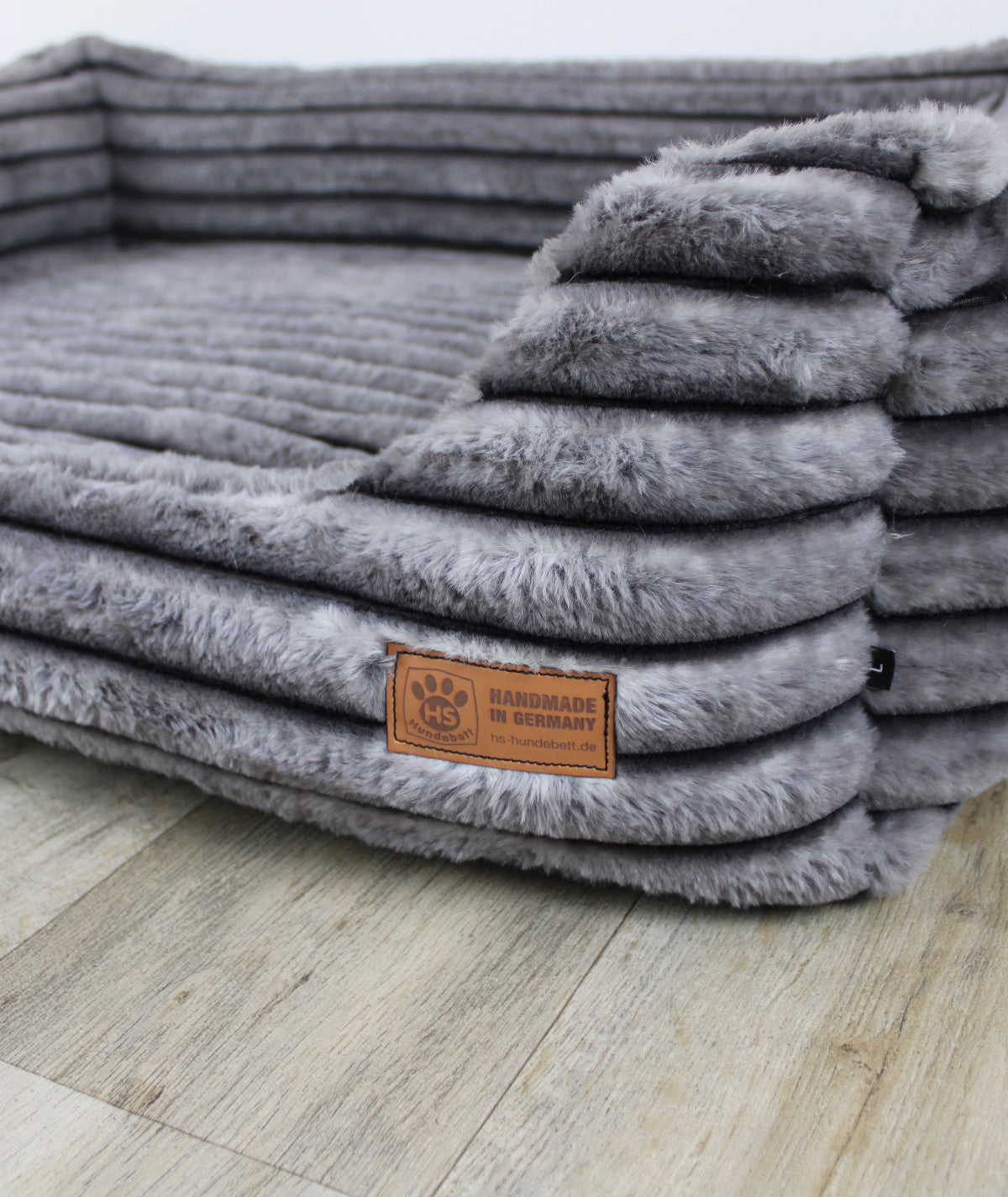 Hundebett Kuschelbett Deluxe Stripes mit Einstieg orthopädisch