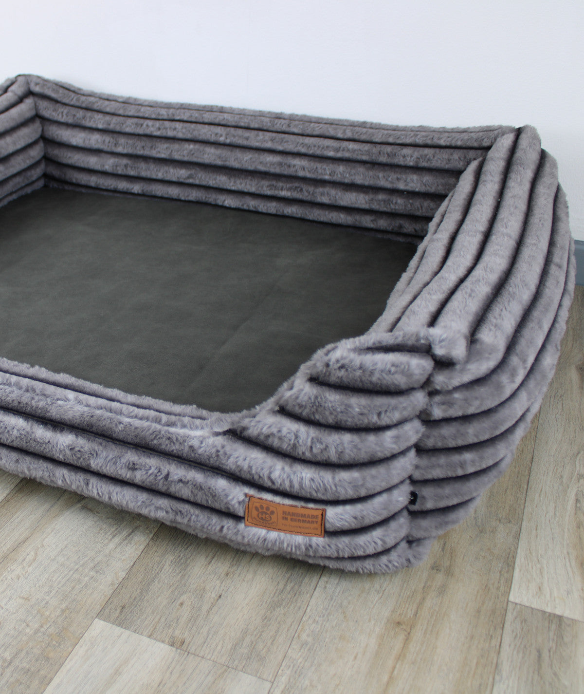 Hundebett Kuschelbett Deluxe Stripes mit Einstieg orthopädisch