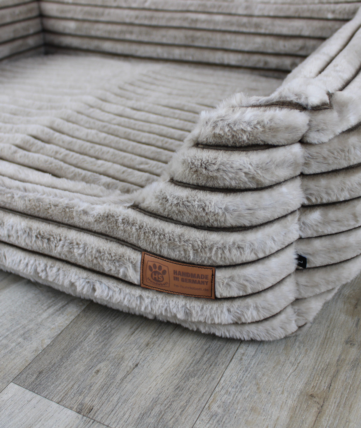Hundebett Kuschelbett Deluxe Stripes mit Einstieg orthopädisch