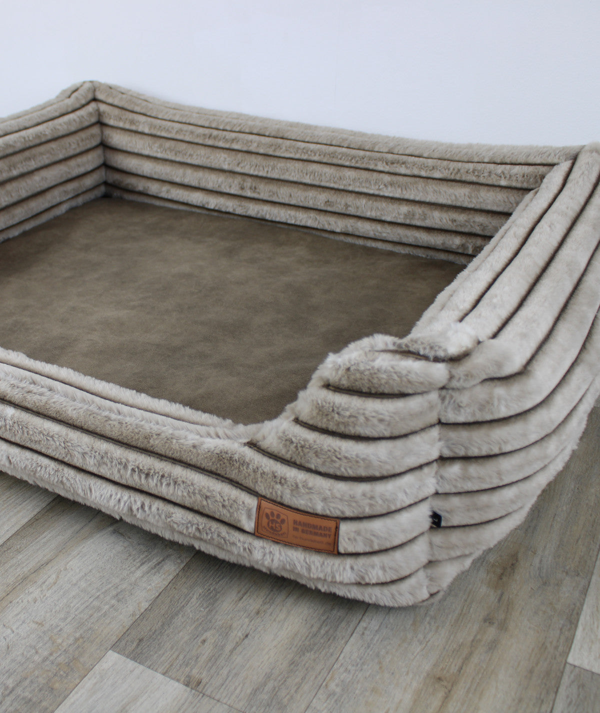 Hundebett Kuschelbett Deluxe Stripes mit Einstieg orthopädisch