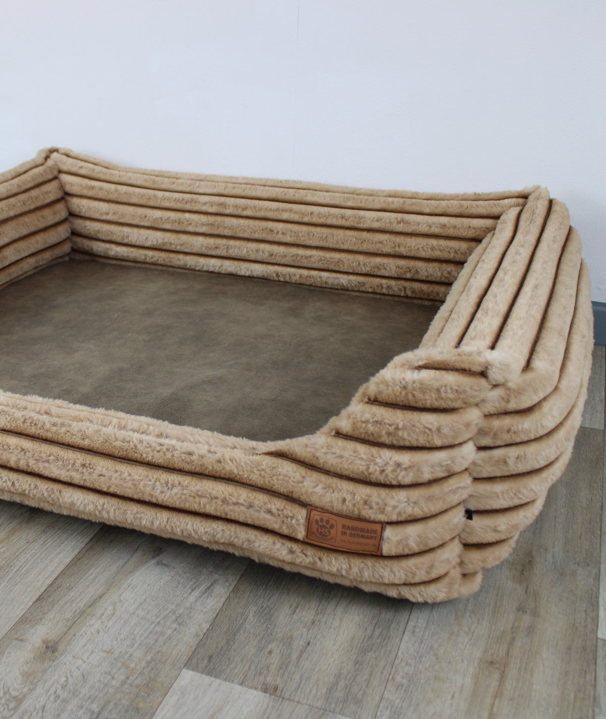 Hundebett Kuschelbett Deluxe Stripes mit Einstieg orthopädisch