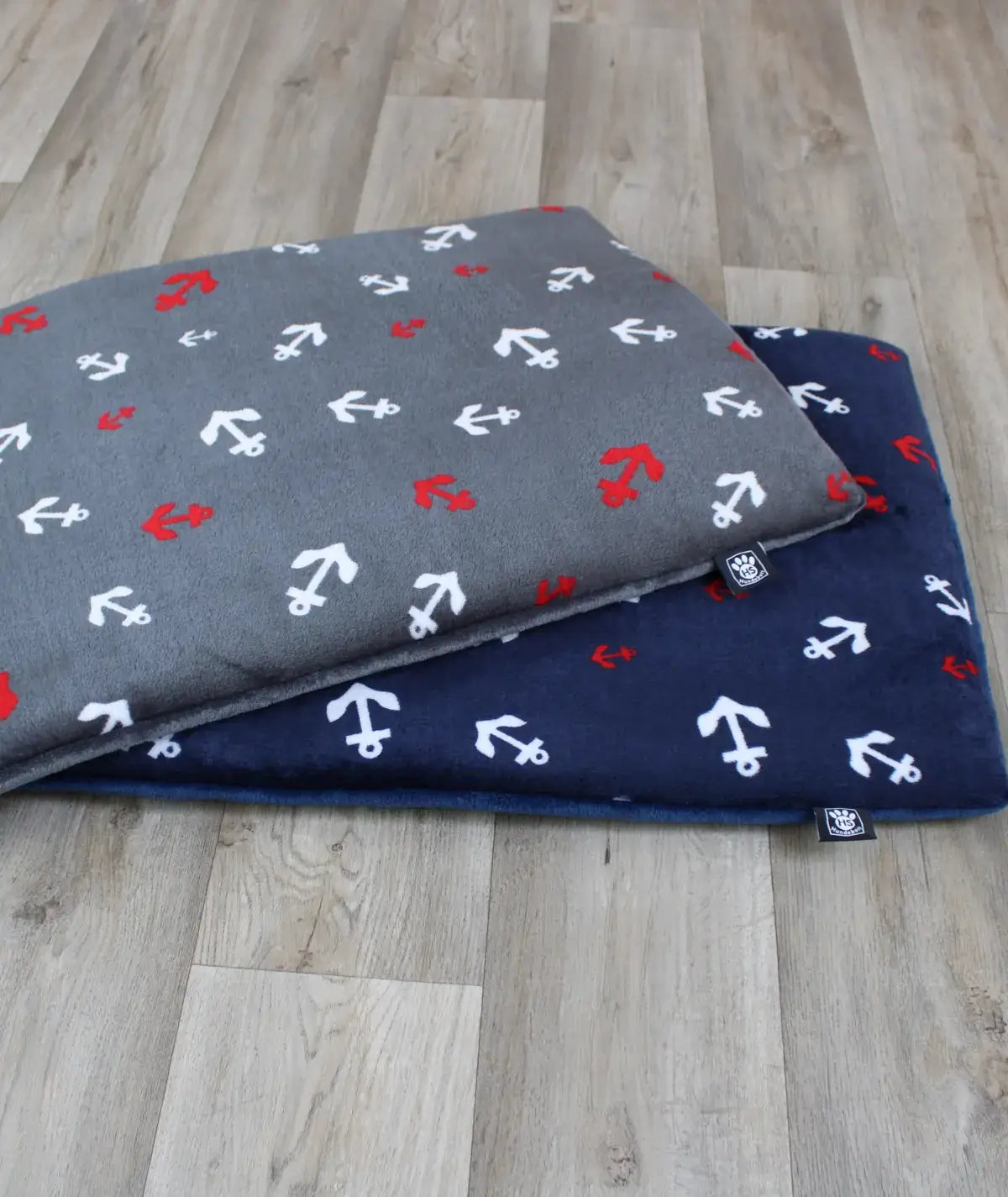 Hundedecke aus Motiv-Fleece mit Füllung – weich, gemütlich & waschbar