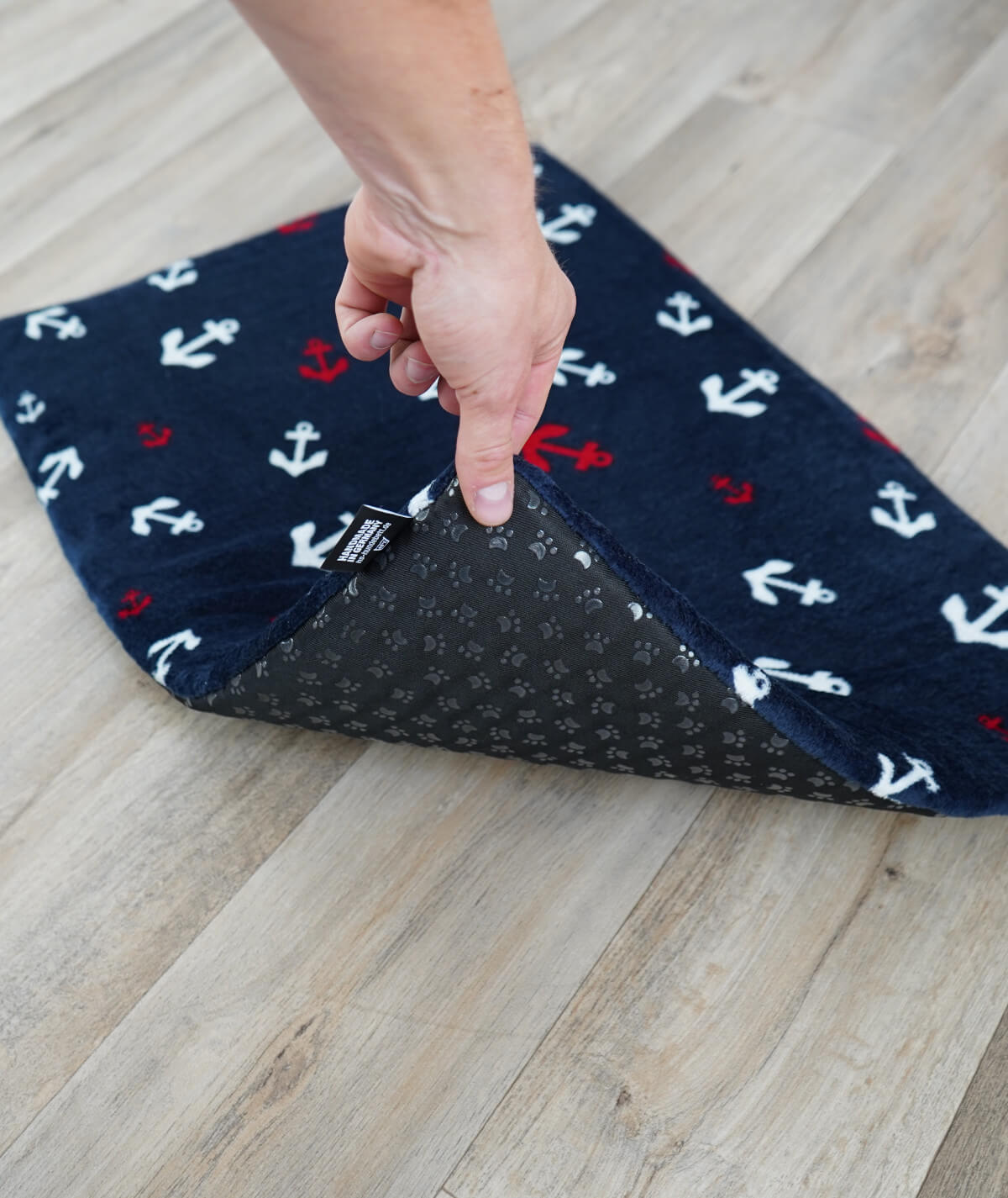 Hundedecke aus Motiv-Fleece mit Anti-Rutsch – weich, rutschfest & waschbar