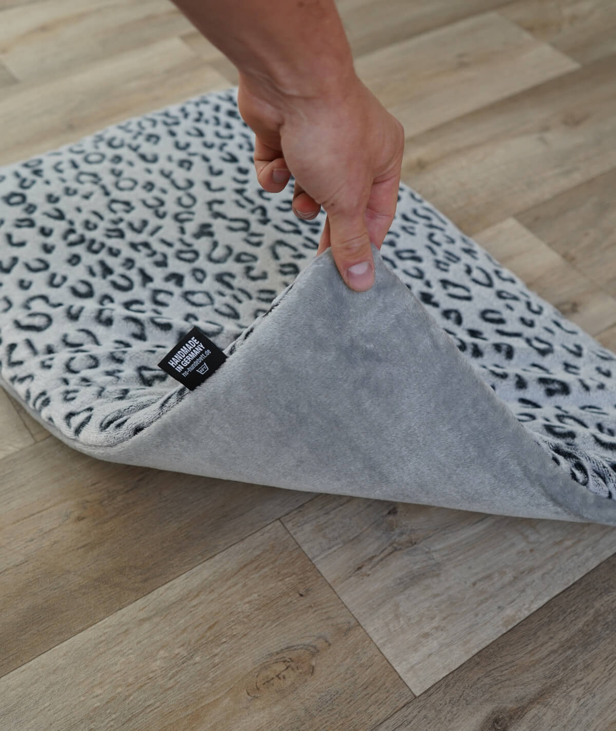 Hundedecke aus Motiv-Fleece mit Füllung – weich, gemütlich & waschbar