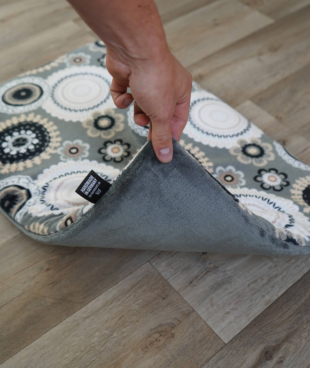 Hundedecke aus Motiv-Fleece mit Füllung – weich, gemütlich & waschbar