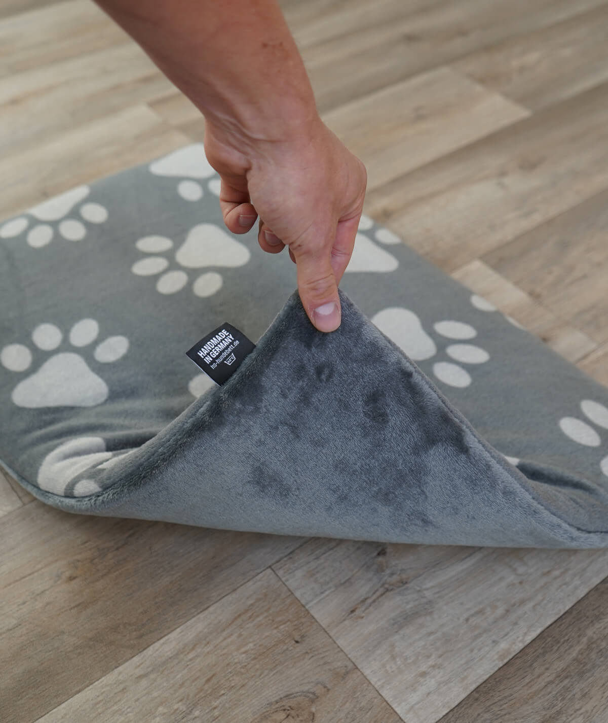 Hundedecke aus Motiv-Fleece mit Füllung – weich, gemütlich & waschbar