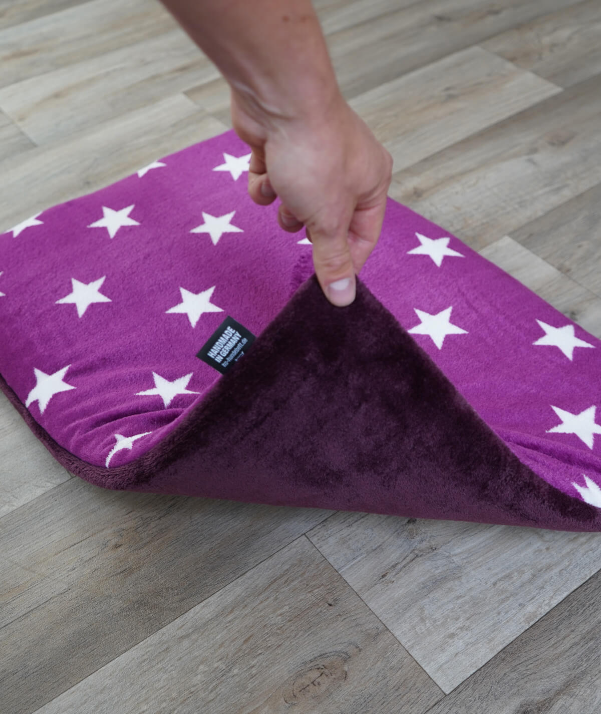 Hundedecke aus Motiv-Fleece mit Füllung – weich, gemütlich & waschbar
