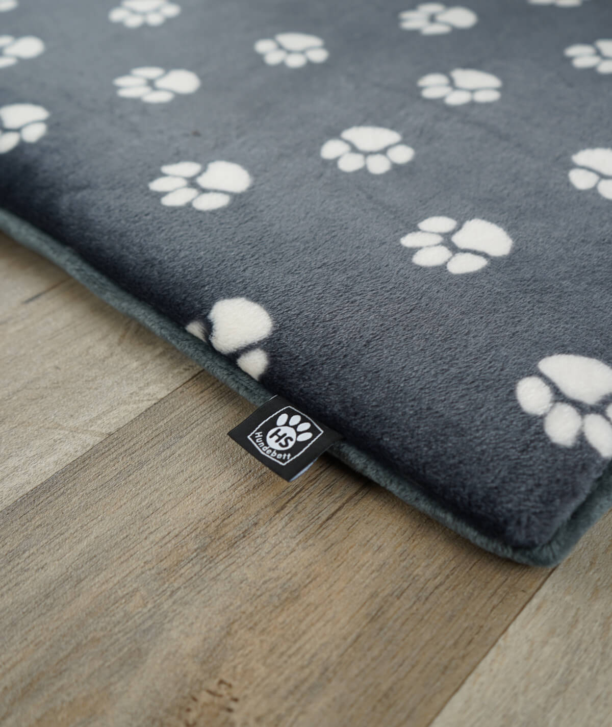 Hundedecke aus Motiv-Fleece mit Füllung – weich, gemütlich & waschbar