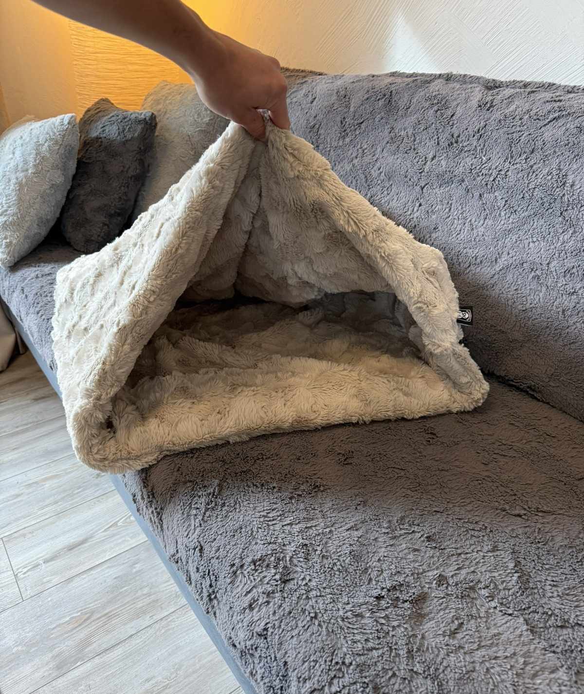 Katzenschlafsack Höhle – 2in1 Kuschelbett zum Einkuscheln & Verstecken