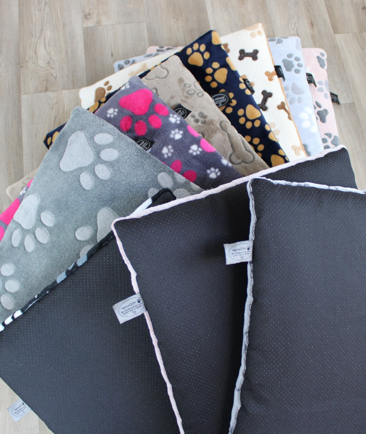 Pfoten Antirutschdecke mit Füllung