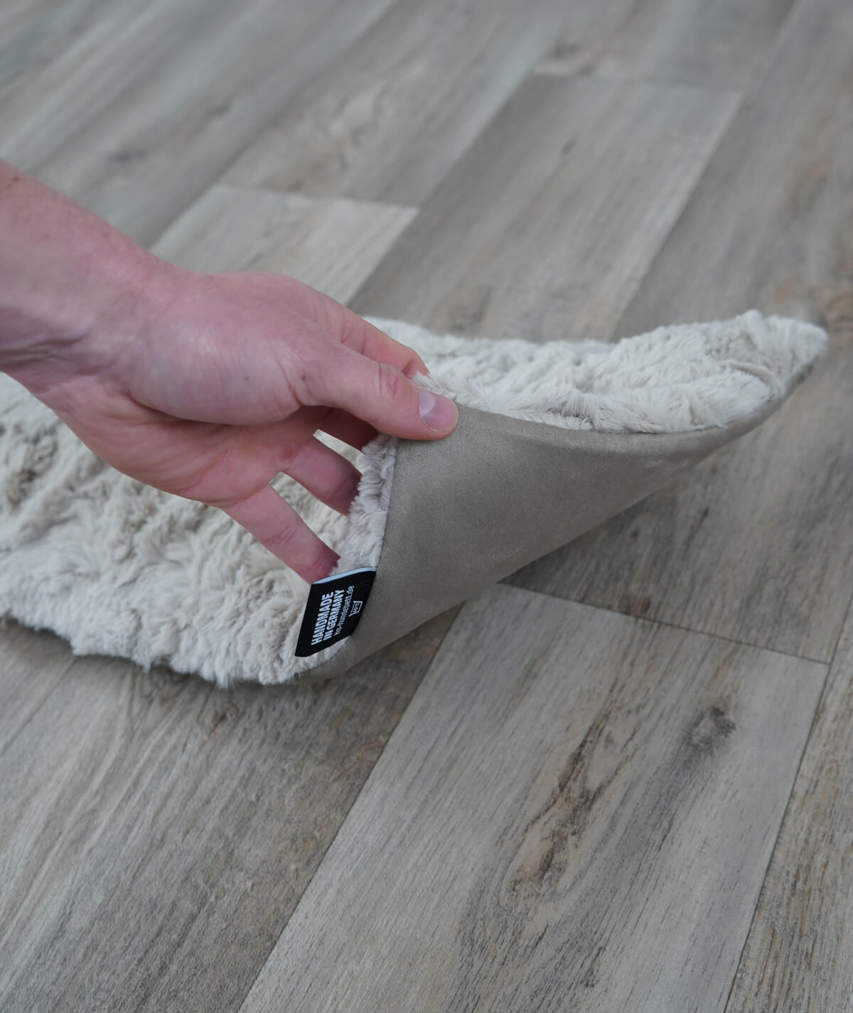 Anti-slip anchor blanket with filling