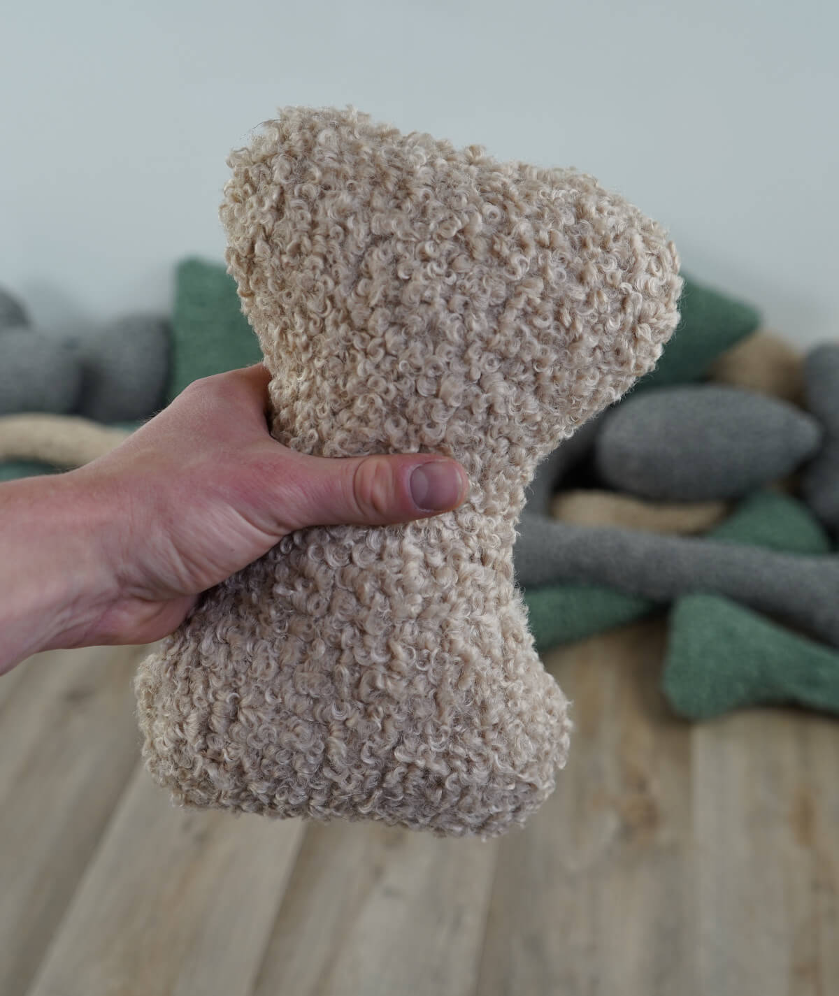 Knochen Hundespielzeug aus Teddy – robust, weich & waschbar