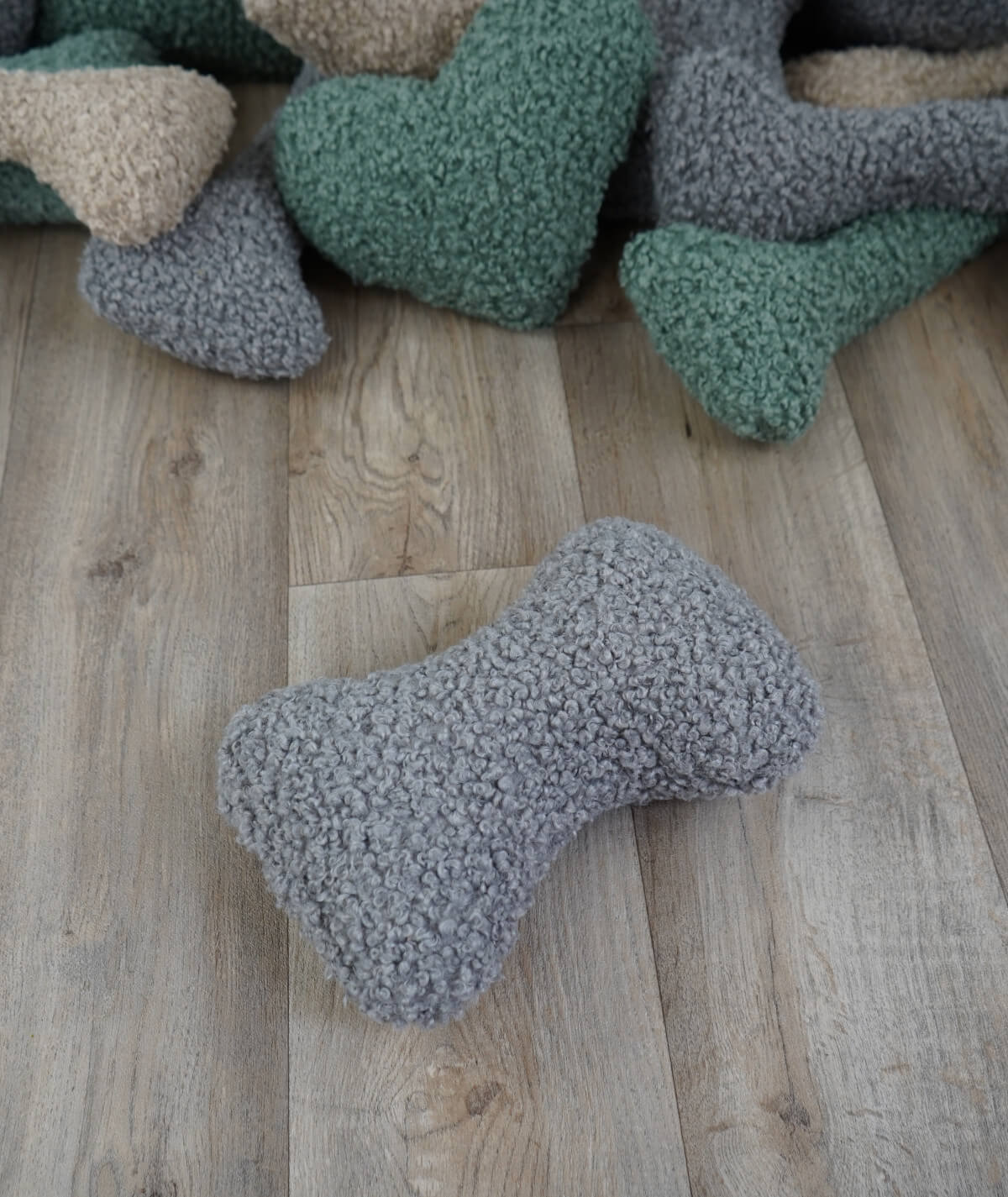 Knochen Hundespielzeug aus Teddy – robust, weich & waschbar