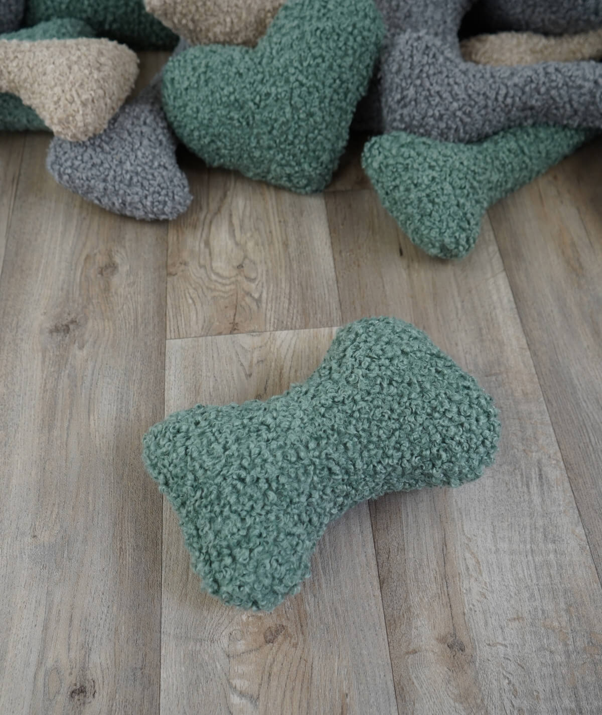 Knochen Hundespielzeug aus Teddy – robust, weich & waschbar