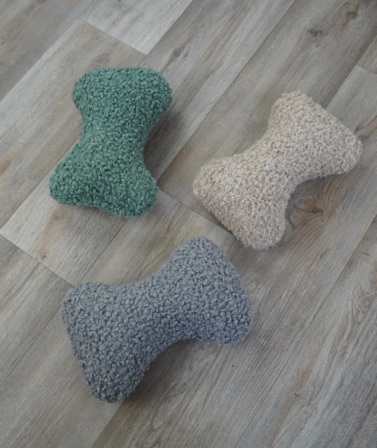 Knochen Hundespielzeug aus Teddy – robust, weich & waschbar