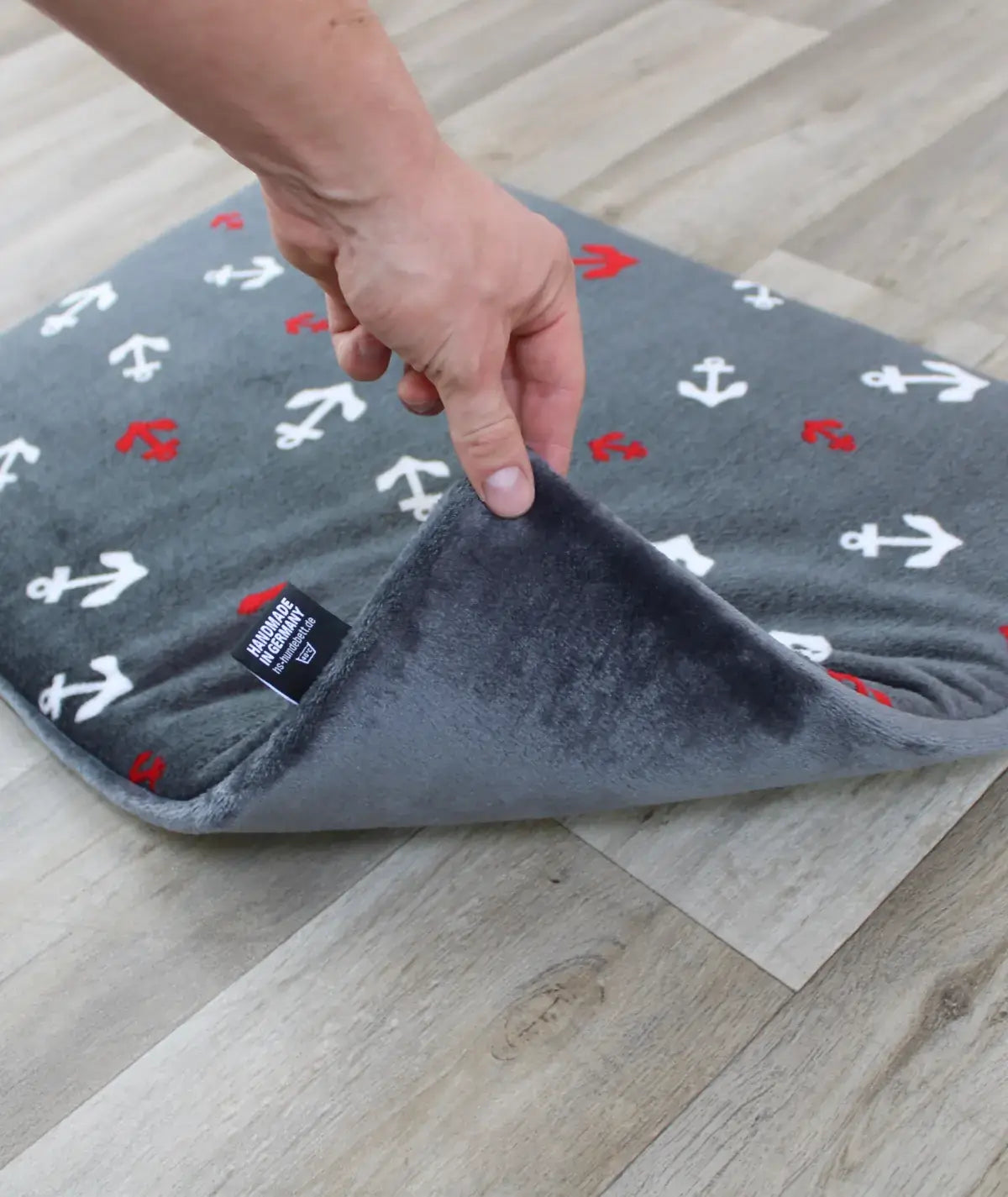 Hundedecke aus Motiv-Fleece mit Füllung – weich, gemütlich & waschbar
