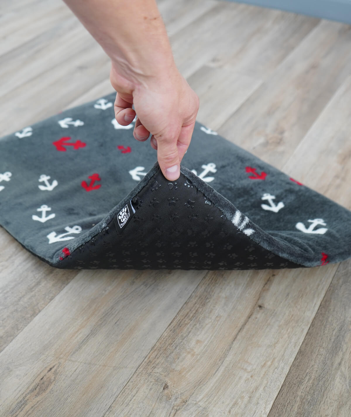 Hundedecke aus Motiv-Fleece mit Anti-Rutsch – weich, rutschfest & waschbar