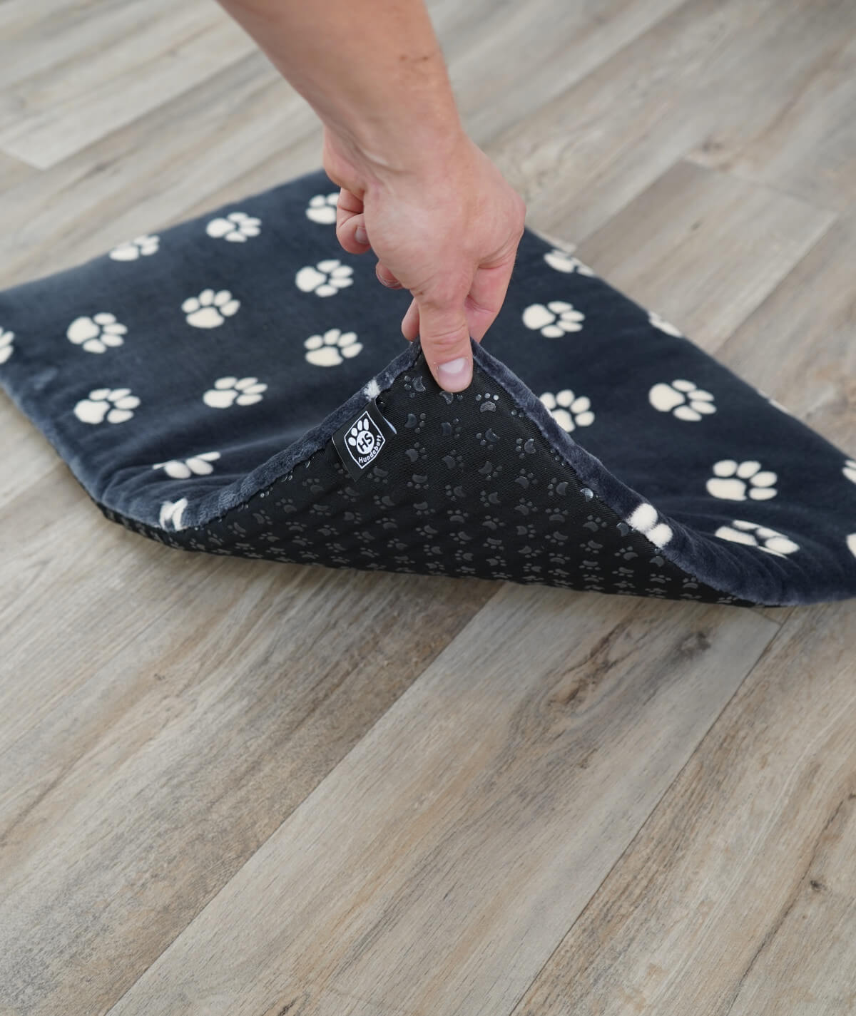 Hundedecke aus Motiv-Fleece mit Anti-Rutsch – weich, rutschfest & waschbar