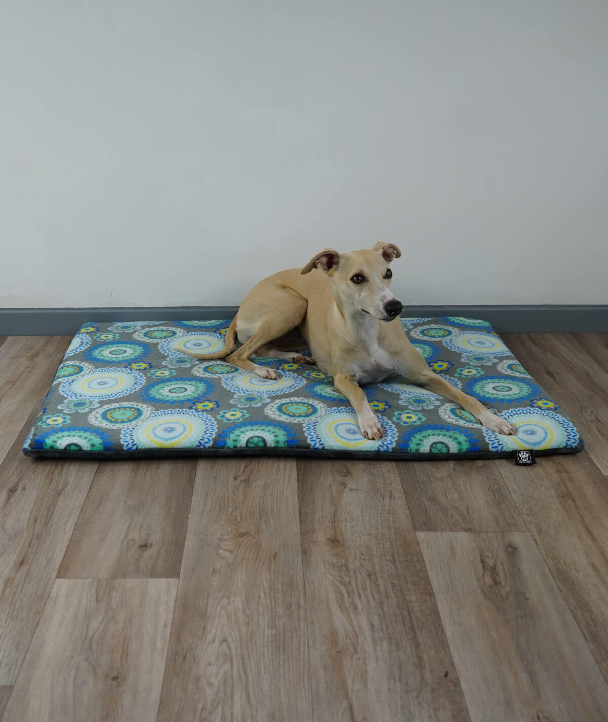 Hundedecke aus Motiv-Fleece mit Füllung – weich, gemütlich & waschbar