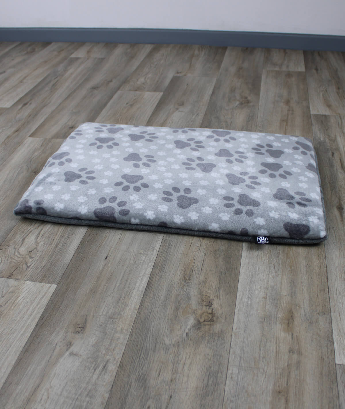 Hundedecke aus Motiv-Fleece mit Anti-Rutsch – weich, rutschfest & waschbar