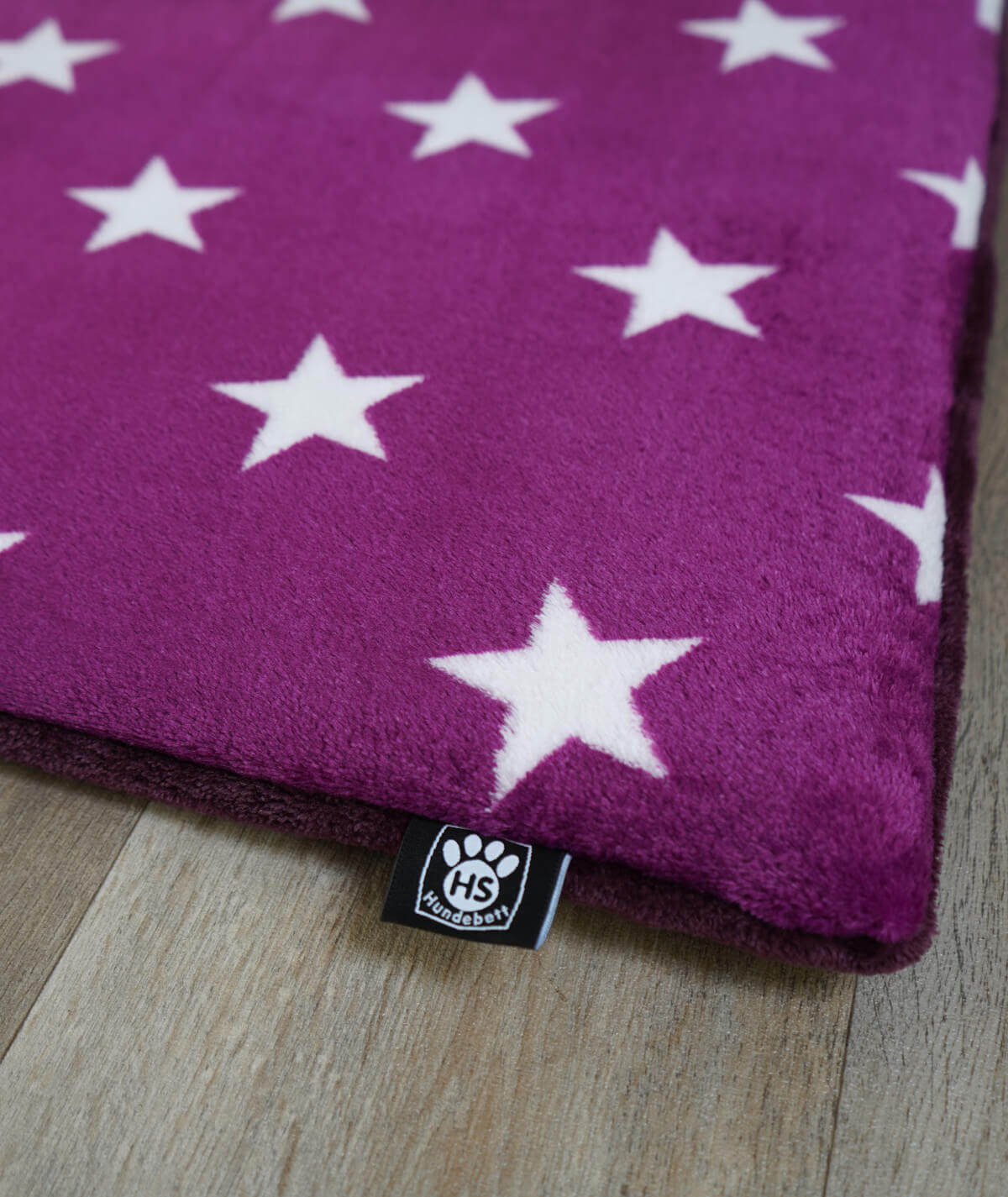 Hundedecke aus Motiv-Fleece mit Füllung – weich, gemütlich & waschbar