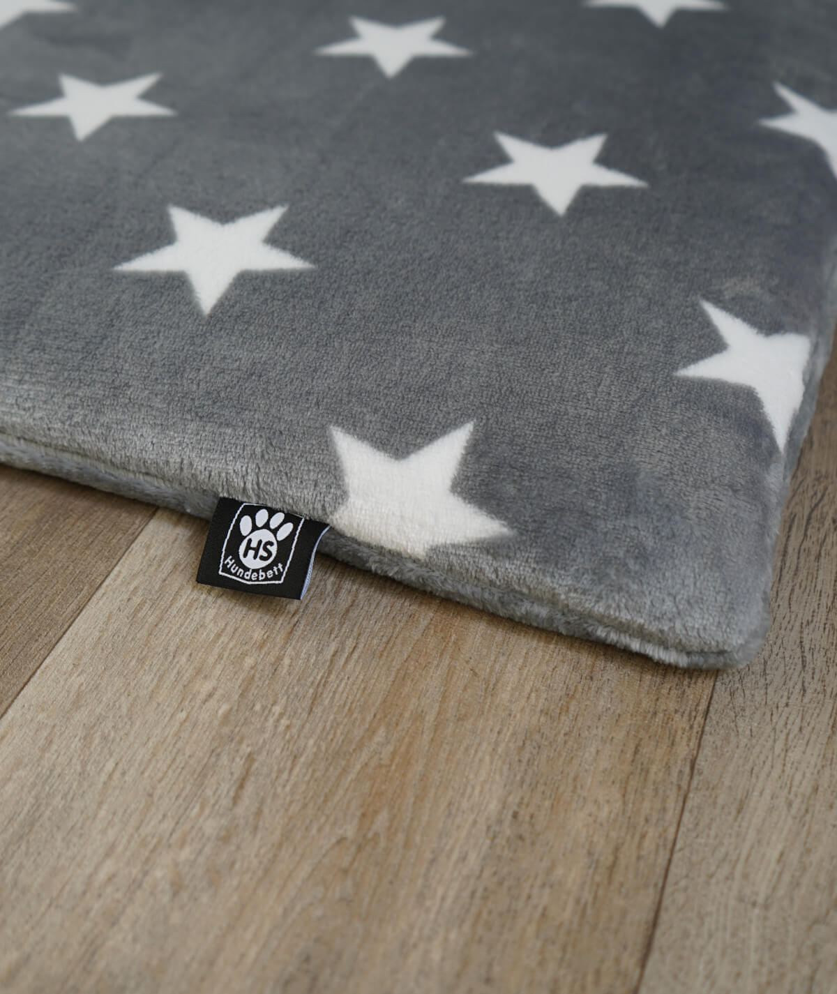 Hundedecke aus Motiv-Fleece mit Füllung – weich, gemütlich & waschbar