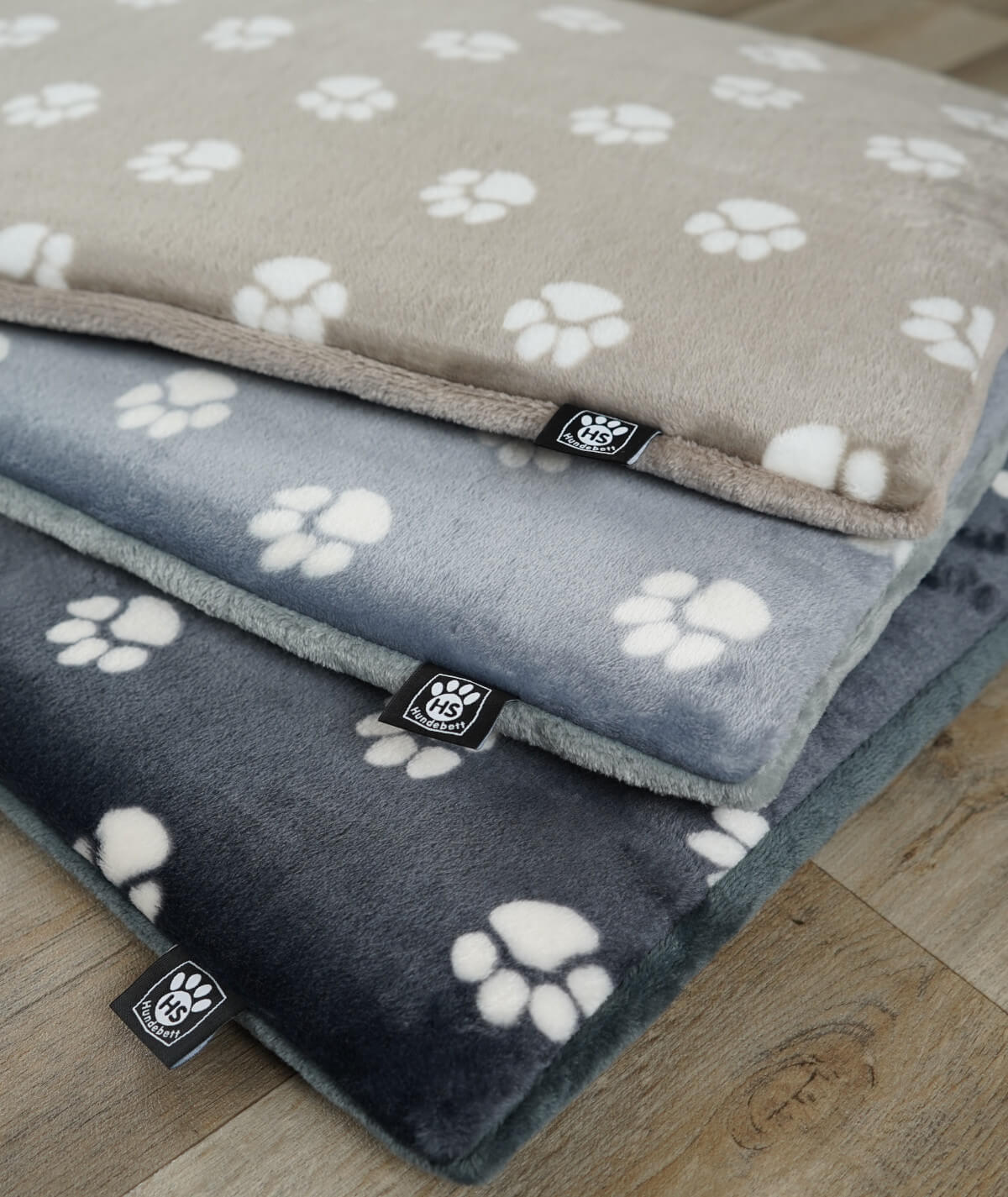 Hundedecke aus Motiv-Fleece mit Füllung – weich, gemütlich & waschbar